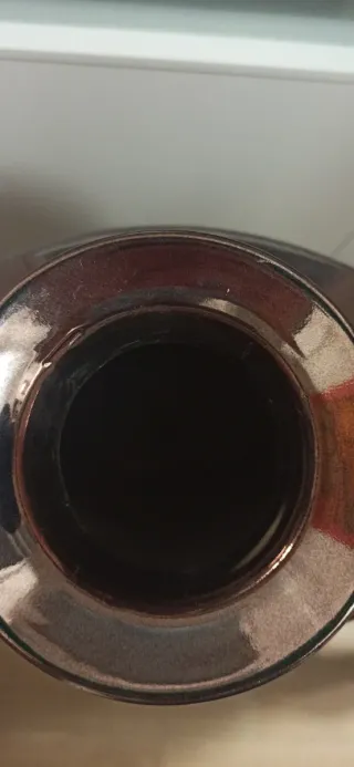 Jarrón grande y alto cerámica marrón brillante