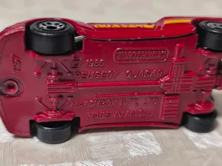 Coche de juguete peugeot Quasar rojo y amarillo ma