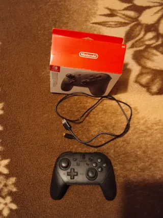 Controller Pro Nintendo Switch in ottime condizioni