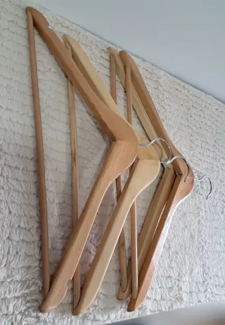 Perchas de madera (lote)