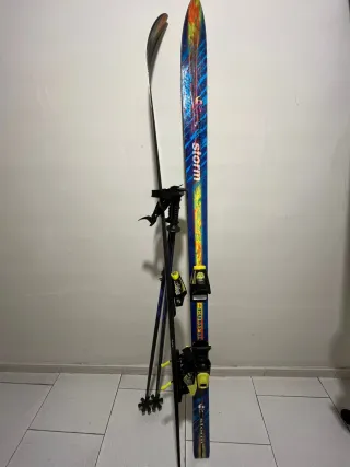 Tabla de esquí con fijaciones