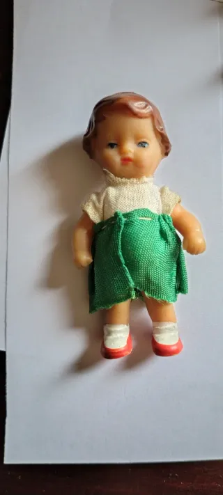 Bambola vintage in plastica