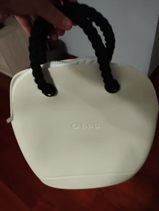 Bolso Obag Blanco con Asas Negras