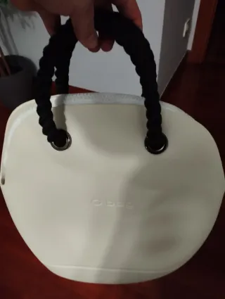 Bolso Obag Blanco con Asas Negras