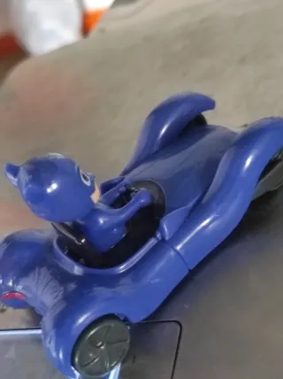 Gatuno PJ Masks en Coche Azul