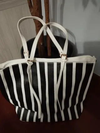 Bolso de rayas blanco y negro