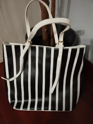 Bolso de rayas blanco y negro