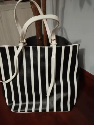 Bolso de rayas blanco y negro