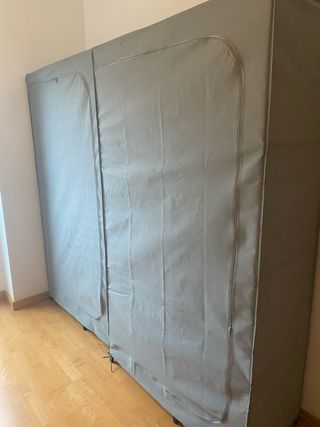 Dos armarios de tela grises