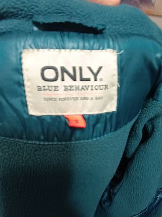 Cazadora acolchada bicolor naranja y azul