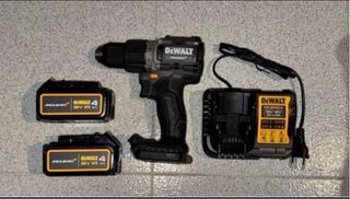 Taladro DeWalt 18V XR con 2 baterías y cargador