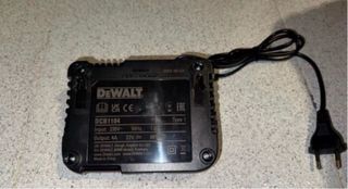 Taladro DeWalt 18V XR con 2 baterías y cargador