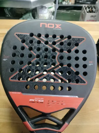 Pala de pádel NOX AT10 12k