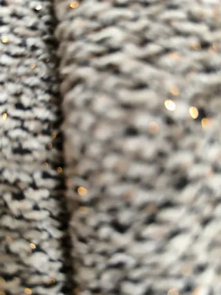 Sudadera gris y negra con estrella