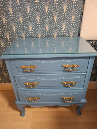 Cajonera y 2 mesitas de noche azul