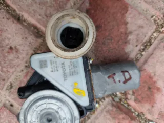 Elevalunas y cerradura Toyota Corolla E21