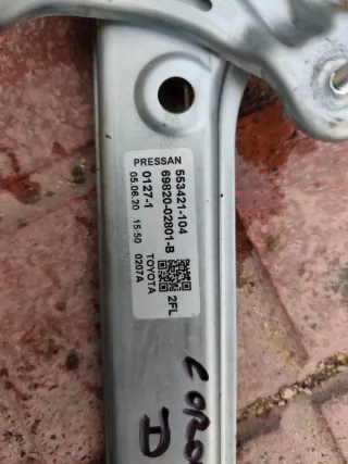 Elevalunas y cerradura Toyota Corolla E21