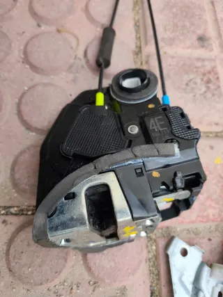 Elevalunas y cerradura Toyota Corolla E21