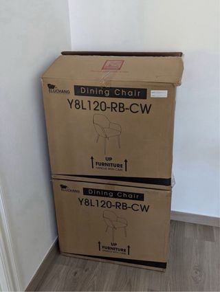 Sillas de comedor blancas y negras