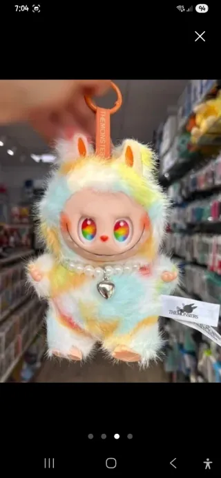 Labubu multicolor con collar