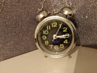 Sveglia vintage a carica manuale