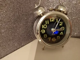 Sveglia vintage a carica manuale