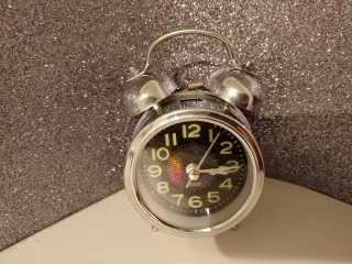 Sveglia vintage a carica manuale