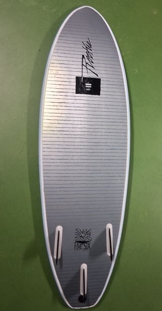Tabla de surf 5'6 Five Six + regalo