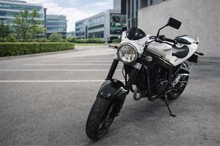 Hyosung GT Comet 250 i Naked Blanca