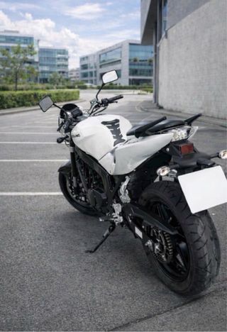 Hyosung GT Comet 250 i Naked Blanca