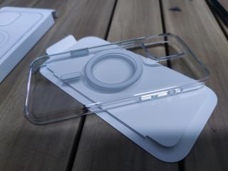 Funda transparente con MagSafe para el iPhone 16 Pro Max