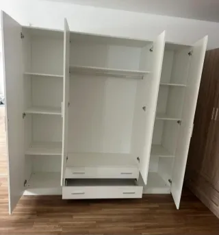 Armario blanco de madera