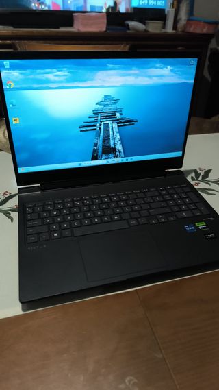 Portátil Gaming HP Victus gris oscuro