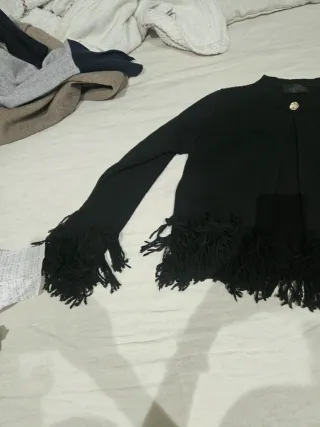 Chaqueta Zara negra con flecos
