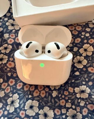 Apple AirPods 4