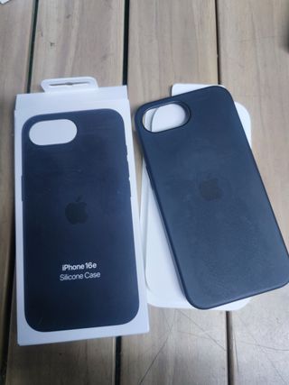 Funda de silicona para el iPhone 16e - Negro