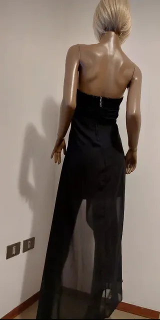 Abito senza spalline con strass