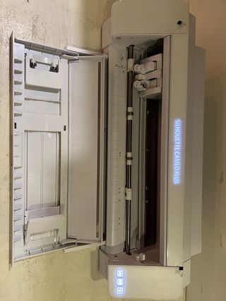 Silhouette Cameo 4 Plus con plásticos