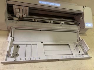 Silhouette Cameo 4 Plus con plásticos