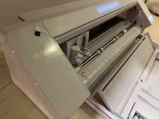 Silhouette Cameo 4 Plus con plásticos