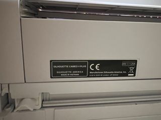 Silhouette Cameo 4 Plus con plásticos