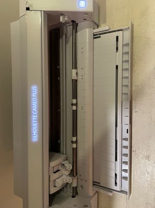 Silhouette Cameo 4 Plus con plásticos