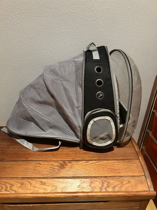 Mochila transportín para gato transparente