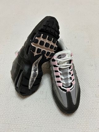 Nike Air Max 95 Gris y Rosa talla 40EU