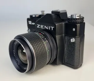 Cámara analógica ZENIT XP + objetivo 28 mm y FUNDA