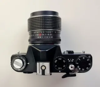 Cámara analógica ZENIT XP + objetivo 28 mm y FUNDA