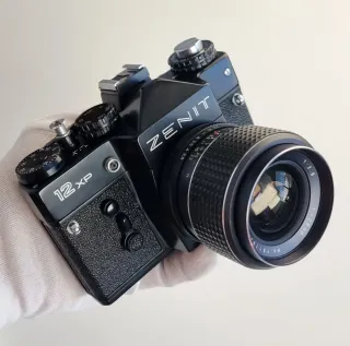 Cámara analógica ZENIT XP + objetivo 28 mm y FUNDA