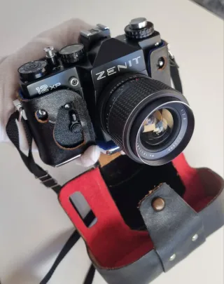 Cámara analógica ZENIT XP + objetivo 28 mm y FUNDA