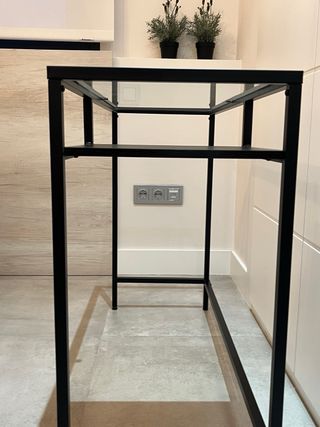 Mesa de ordenador metálica con cristal