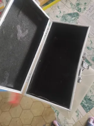 Maletín maquillaje negro y plateado